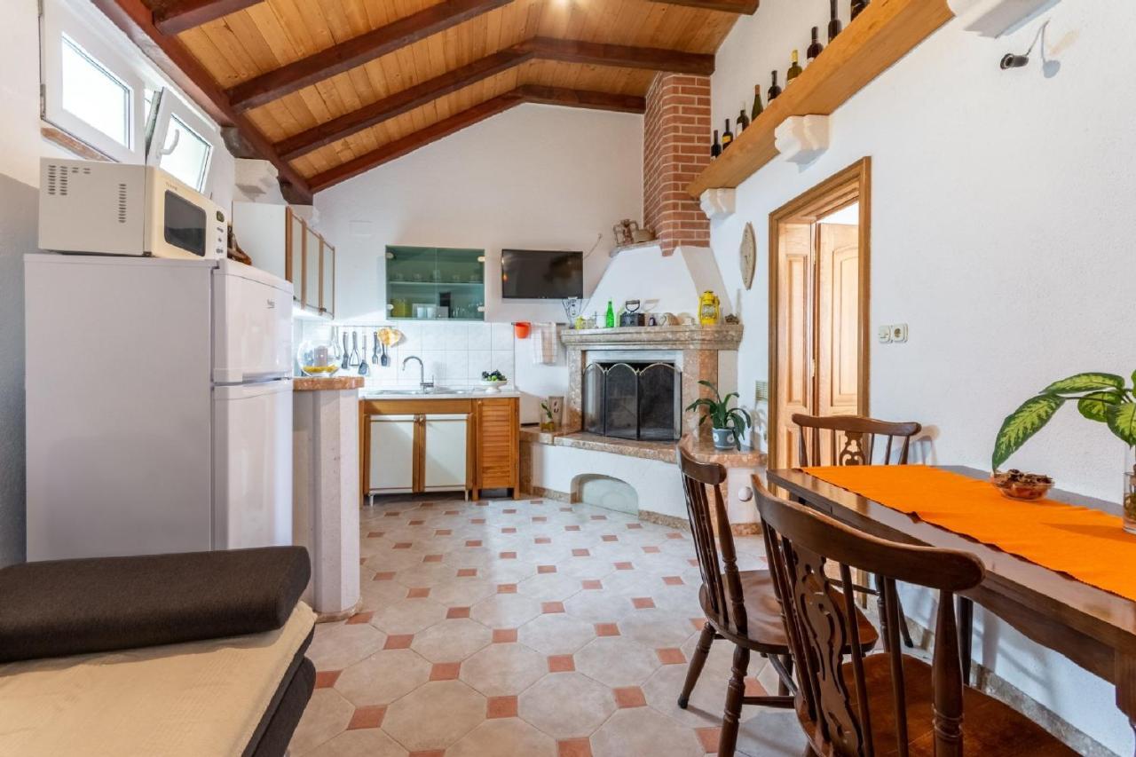 Apartments Darija Pucisca Kültér fotó